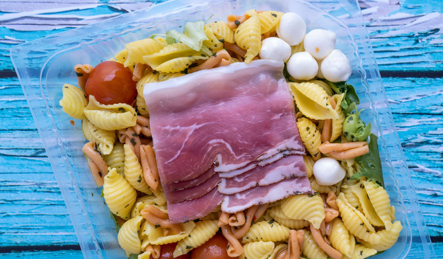 Ce nutritionniste met en garde contre les salades composées toutes prêtes de la pause déj