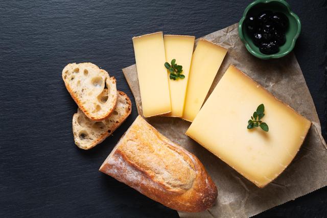 Faut-il vraiment arrêter de manger du comté ? C’est quoi cette polémique qui enflamme les politiques et les réseaux sociaux ?