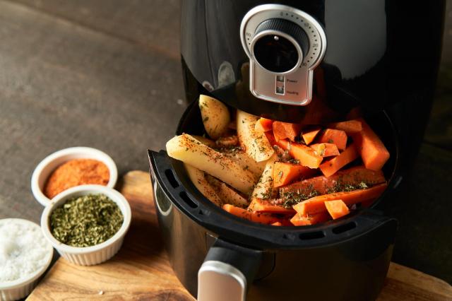 Vous cuisinez au air fryer ? Voici comment adapter toutes vos recettes prévues pour le four