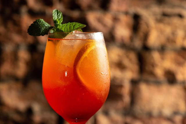 Ce cocktail à base de prosecco se prépare avec seulement 2 ingrédients et rafraîchit dès la première gorgée
