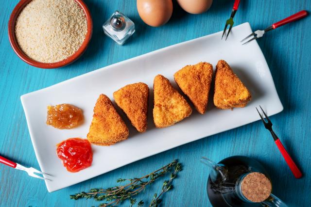 À la fois fondant et croustillant, comment reproduire le camembert rôti du chef Guy Martin
