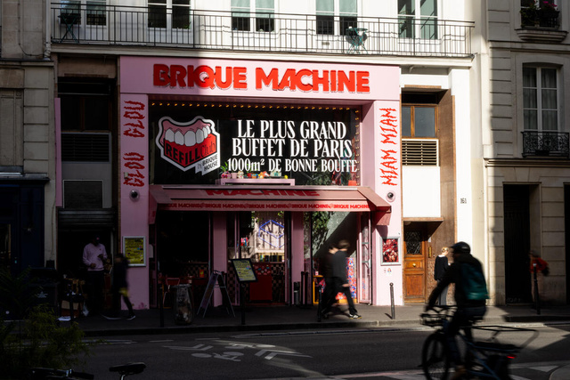 Un buffet XXL ambiance années 90 a ouvert à Paris : 1000 m² pour replonger en enfance