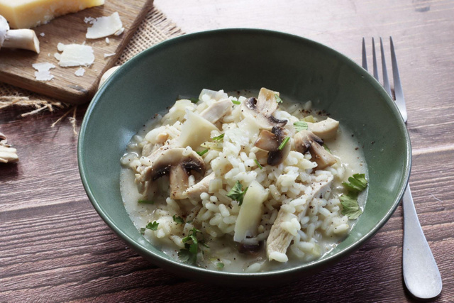 On mange quoi ce lundi 13 octobre ? Un délicieux risotto de poulet aux champignons super facile à faire