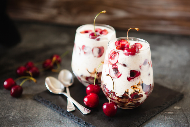 “Super léger et frais pour l’été” : comment réaliser un tiramisu allégé avec des cerises