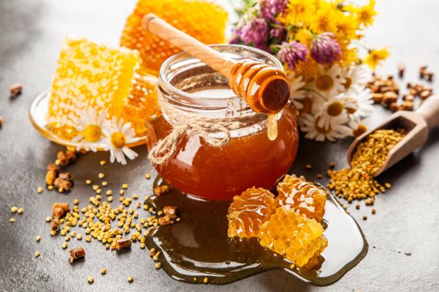 Le miel contient des bonnes bactéries. Adobestock