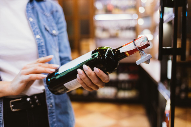 Peut-on trouver de bons vins en supermarché pour les fêtes ? Un expert nous répond