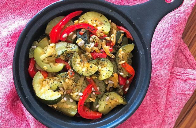 Cocotte de courgette et poivron, graines de couscous. Pascale Weeks