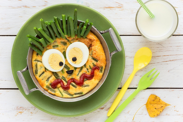 L'omelette aux légumes fait fureur auprès des enfants. Adobestock