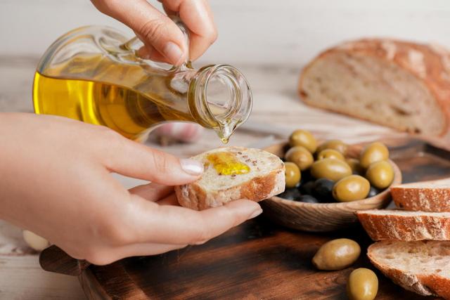 Faites ce test pour savoir si votre huile d’olive est bonne : c’est un signe qui ne trompe pas