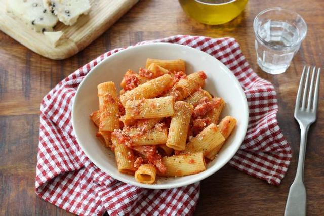 Rigatoni à l'amatriciata. Silvia Santucci