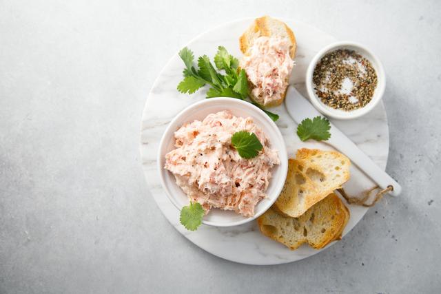 François-Régis Gaudry partage une recette originale et délicieuse à faire pour l’apéro : des rillettes de maquereaux