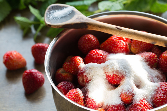 Pourquoi est-il important de retirer l’écume quand on prépare de la confiture ?