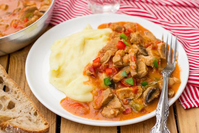 C’est l’un des trésors de la cuisine basque : découvrez comment réaliser l’axoa de veau aux poivrons