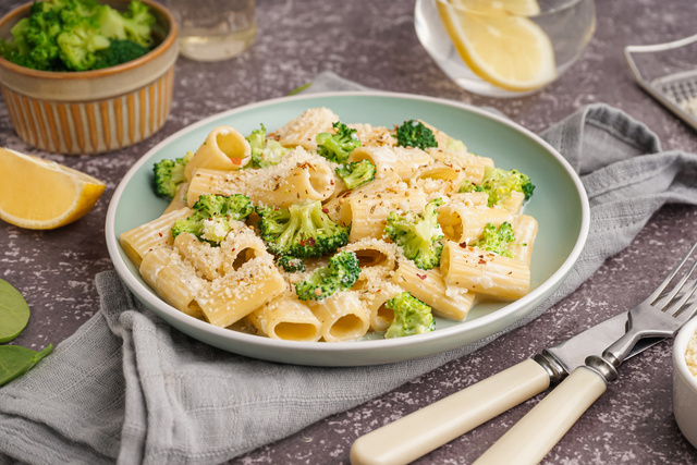 “Les préférées de mon fils” : Julie Andrieu livre sa recette de pâtes au citron