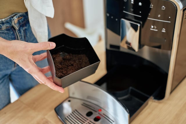 Ne jetez plus votre marc de café : voici comment l’utiliser pour éliminer toutes les mauvaises odeurs de votre cuisine