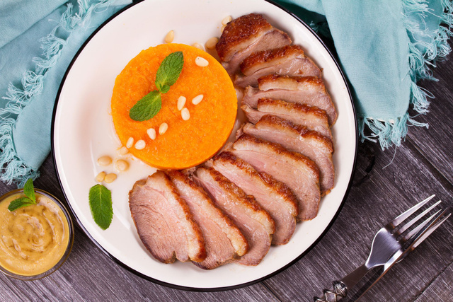 Le canard se marie bien avec la purée de butternut. Adobestock