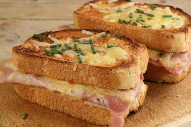 Idéal pour l’apéritif : comment faire un croque-monsieur géant à partager ?