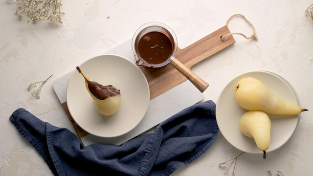 “Ça va être du lourd !” : Philippe Etchebest dévoile sa recette de poire au chocolat comme au restaurant