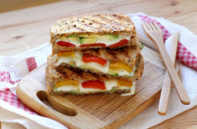 Croque mozza, poivrons et avocat. Silvia Santucci