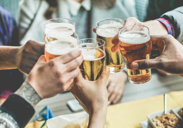 Une consommation modérée d'alcool entraîne un risque. Adobestock