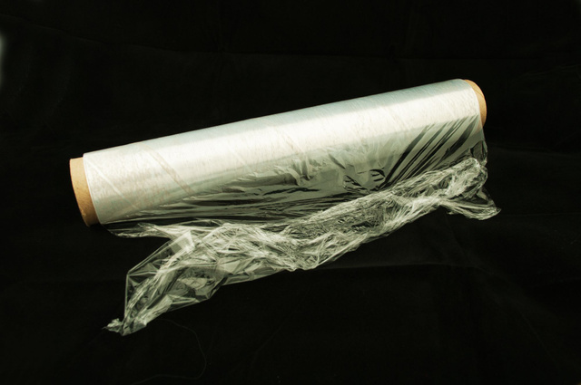 L'astuce toute bête pour ne plus s'arracher les cheveux avec le film alimentaire