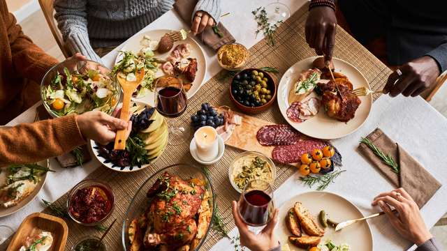 Menus de Noël petit budget : repas complet pour 8 personnes à moins de 10 euros par invité !