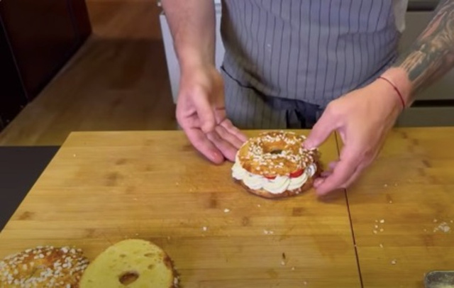 Le chef Norbert Tarayre revisite la tarte tropézienne façon bagel (et c’est une tuerie !)