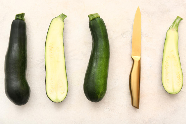 Cette recette transforme le croque-monsieur en un plat équilibré et gourmand grâce aux courgettes
