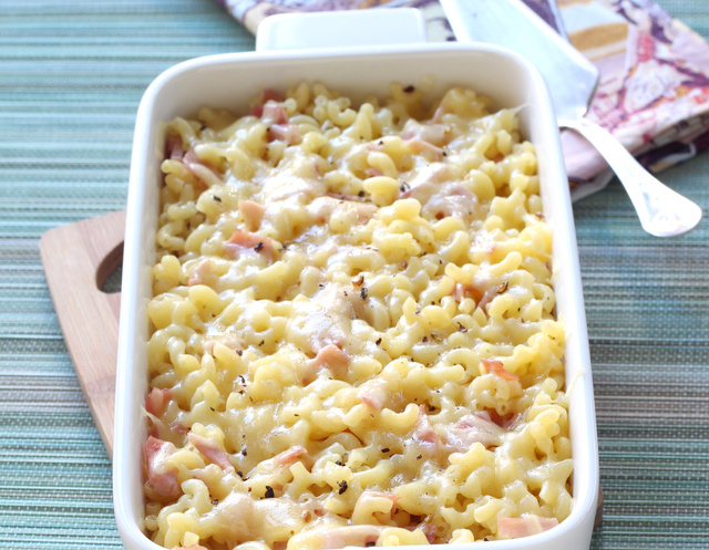 Gratin de coquillettes au jambon et au gruyère. Silvia Santucci