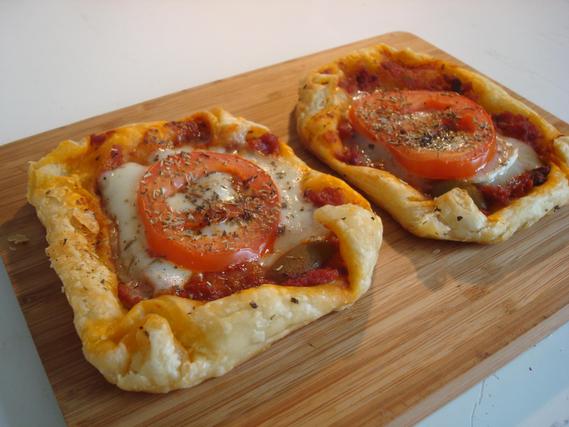 feuilleté au chèvre tomate – recette croustipate carré feuilleté – Kellydli
