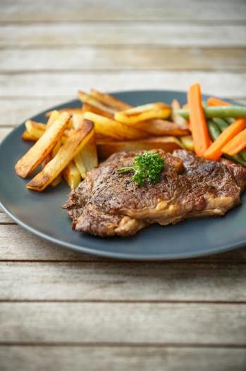 Entrecôte Grillée Et Frites Maison