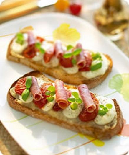 Recette - Bruschetta tomates confites, jambon italien, mozzarella et ...
